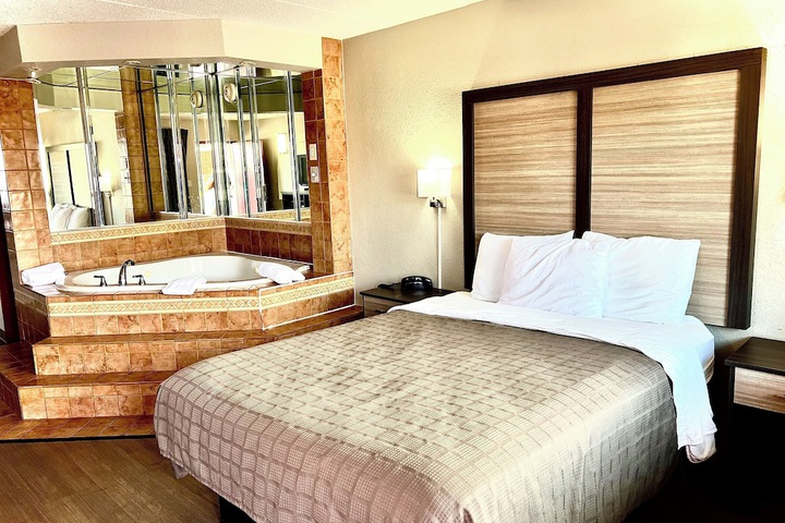 Room 12 of 27