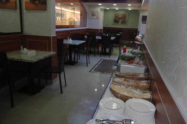 Dining 14 of 17
