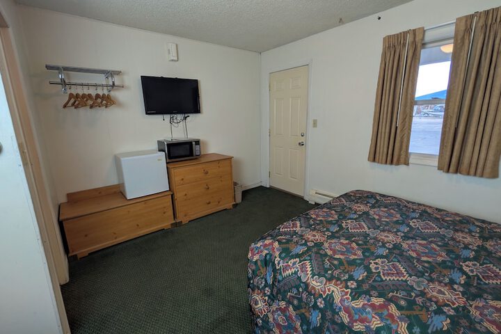 Room 33 of 84