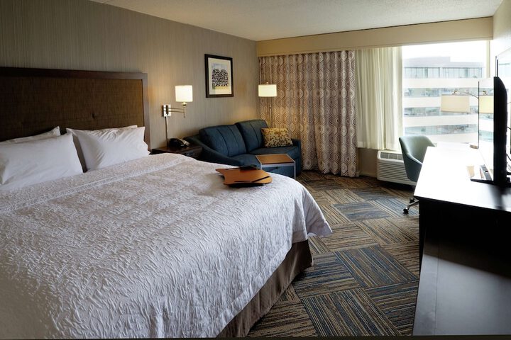 1 King Bed (4 of 28)