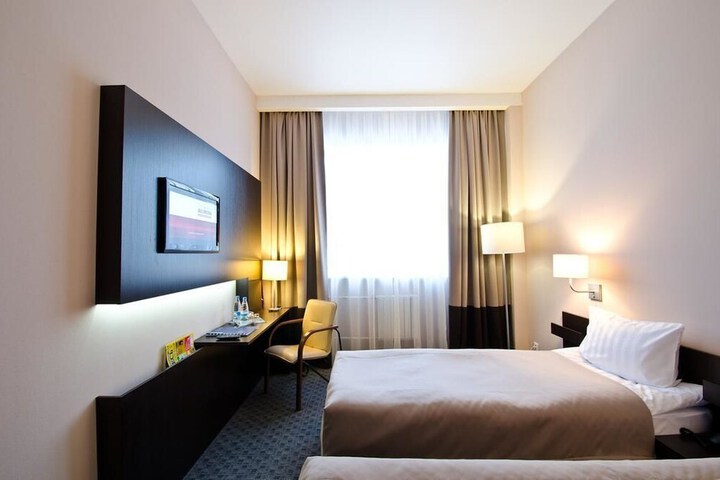 Room 10 of 42