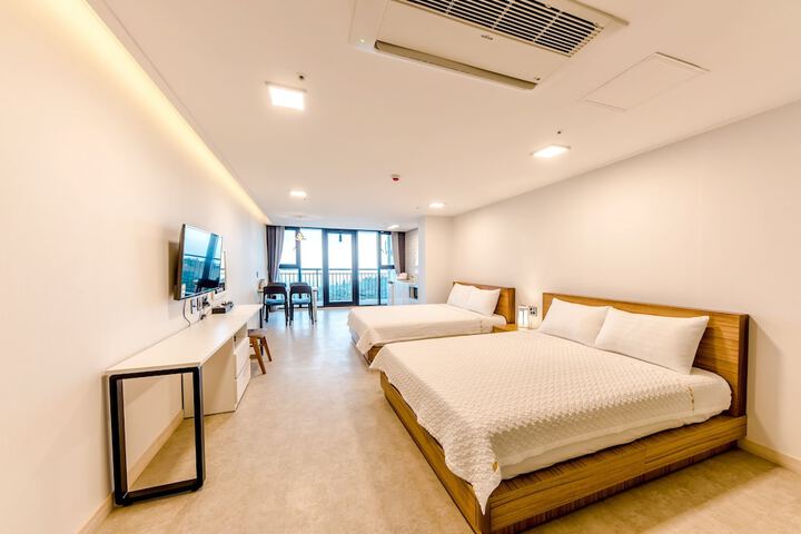 Room 5 of 173