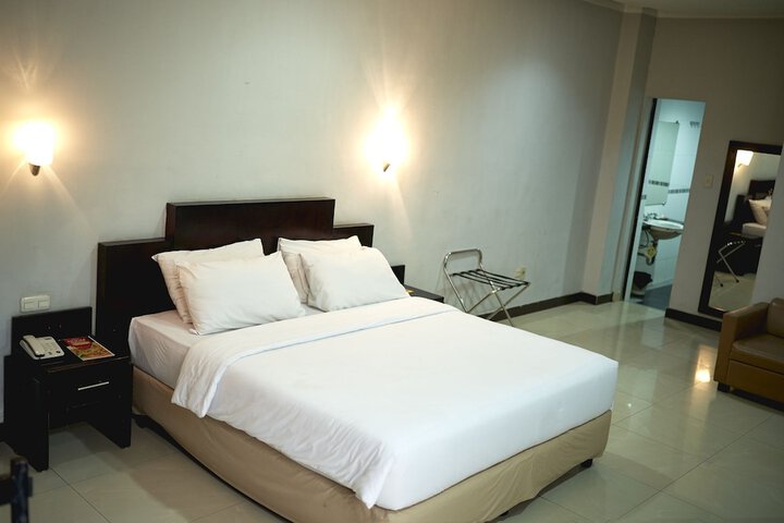 Room 13 of 24