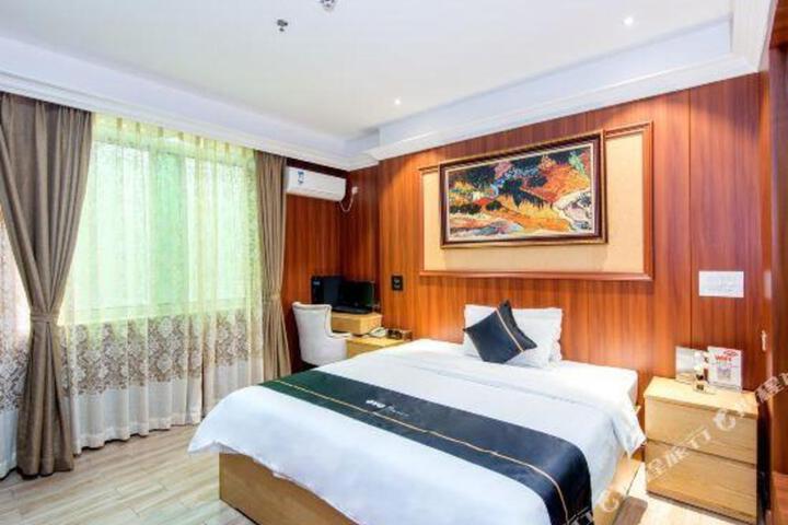 Huaying Boutique Hotel (Shiyan Bus Station)
