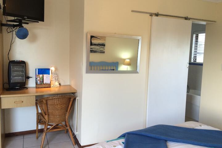 Room 10 of 34