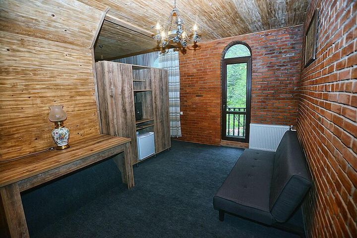 Room 16 of 46