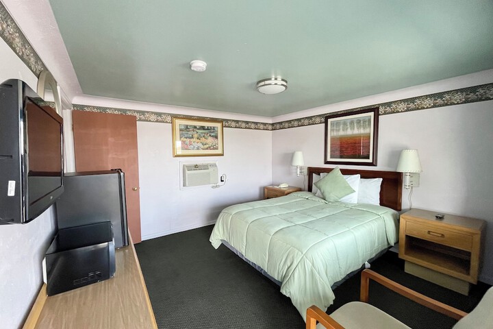 Standard Single Room 1 Queen Bed (1 of 5)