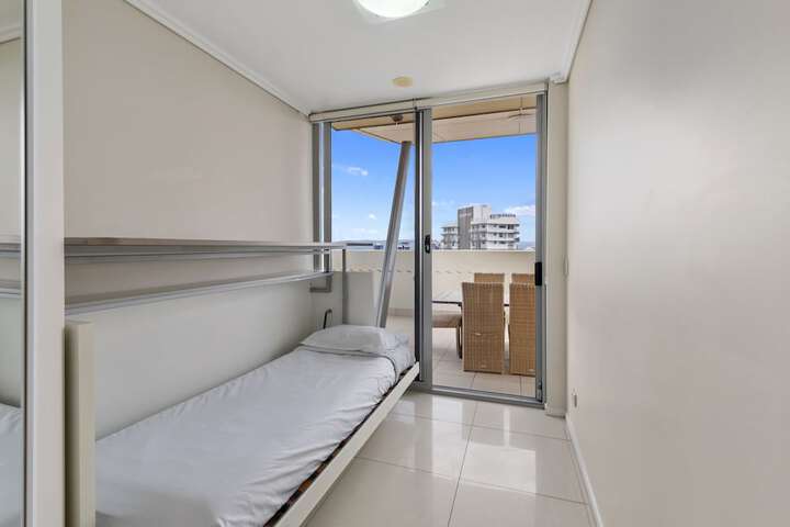 Room 10 of 109