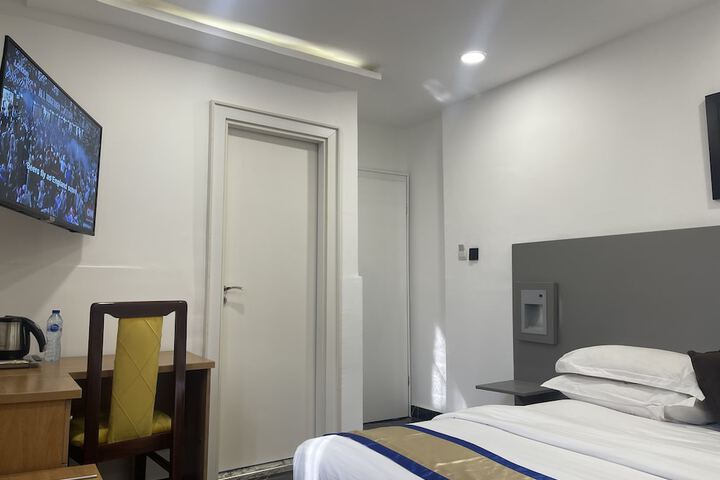 Room 41 of 114