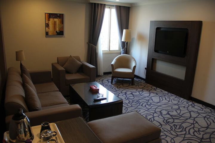 Room 6 of 67