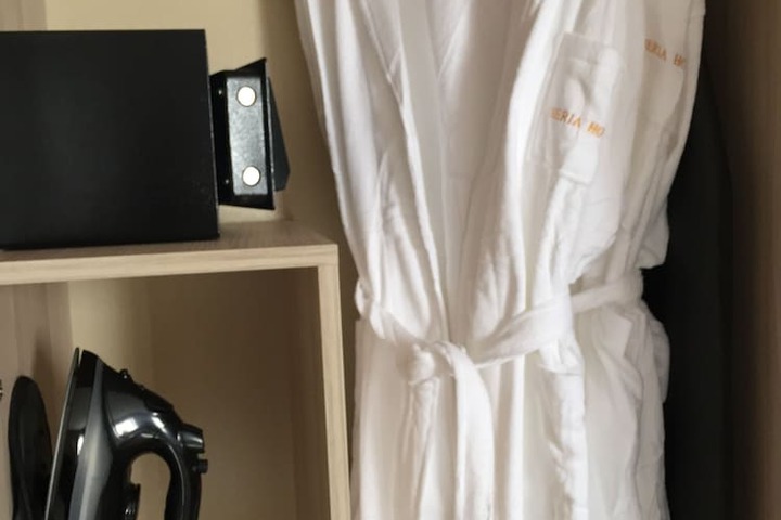 Room 9 of 36