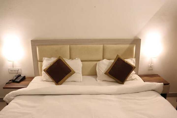 Room 32 of 54