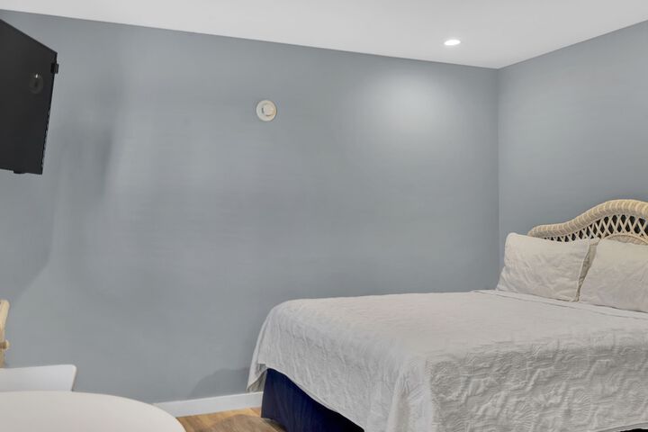Room 12 of 110