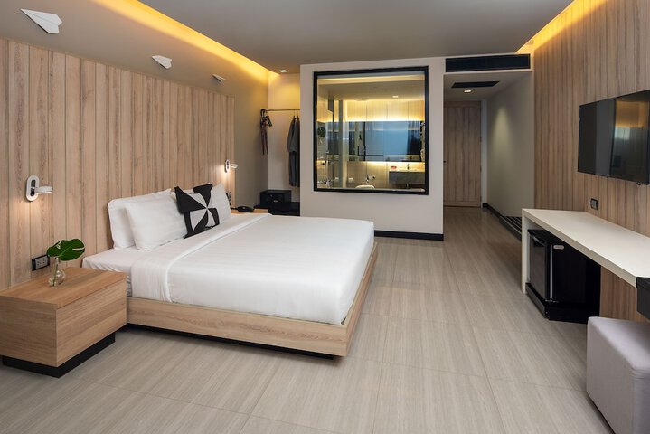 Room 40 of 103