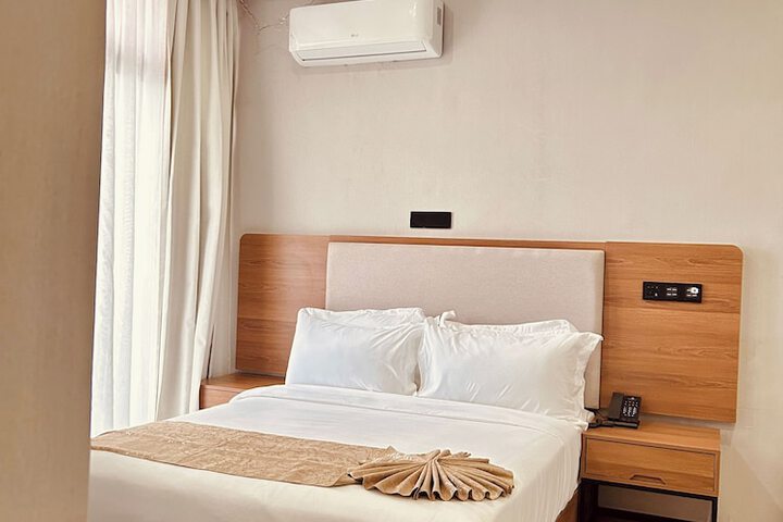 Room 5 of 11