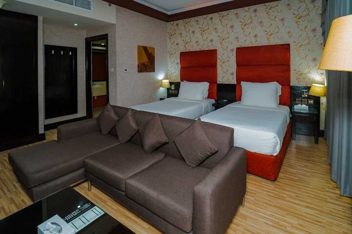 Room 9 of 11