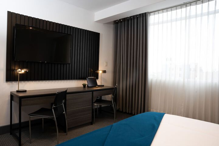 Room 9 of 106