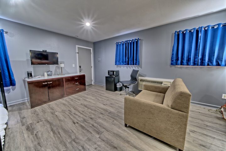 Family Studio 4 Bunk Beds 2 Queen Beds Sofa Kitchenette Accessible (7 of 14)