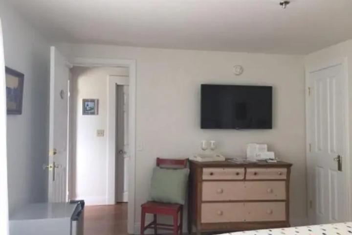 Hero Image 1 of 8