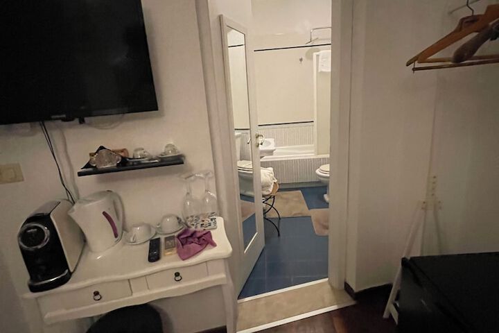 Room 15 of 76