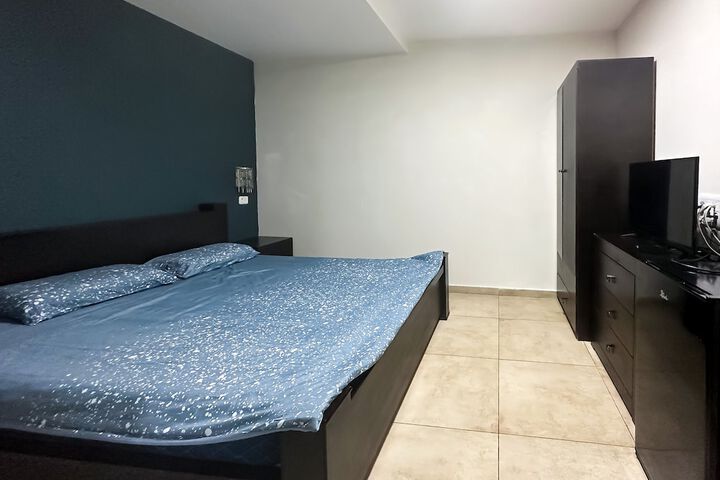 Room 17 of 40