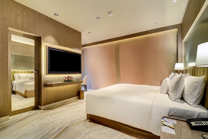 Room 28 of 43