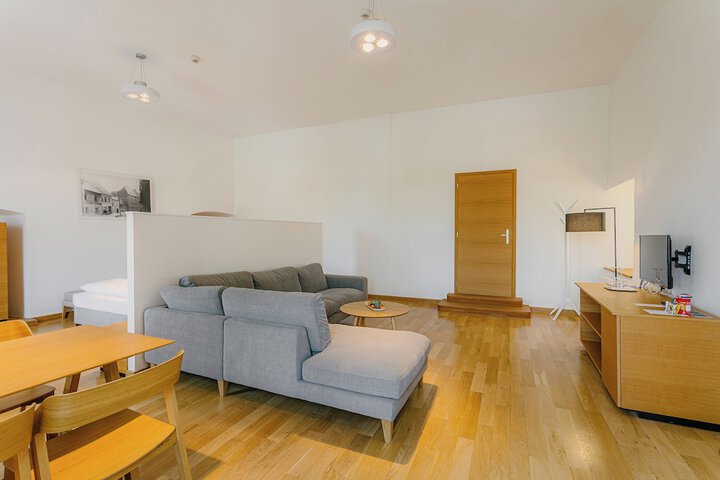 Room 10 of 39