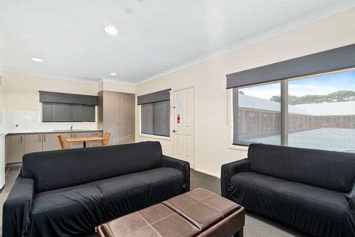 Room 32 of 60