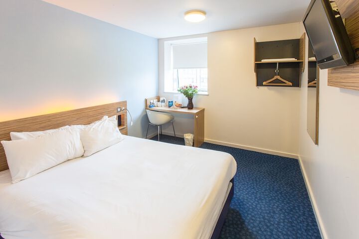 Room 4 of 34