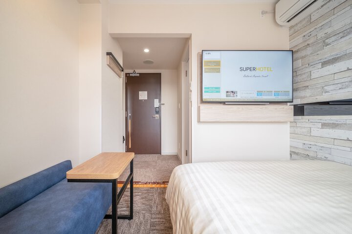 Room 9 of 65