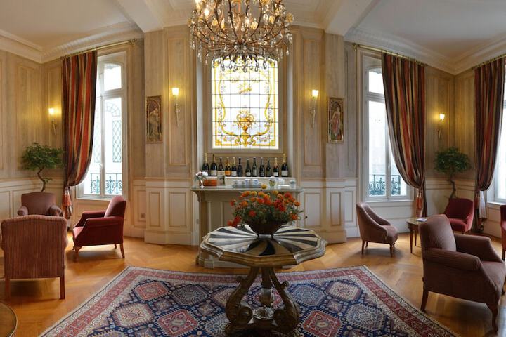 Lounge 47 of 73