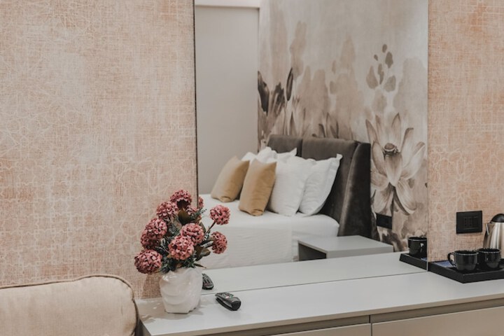 Room 16 of 76