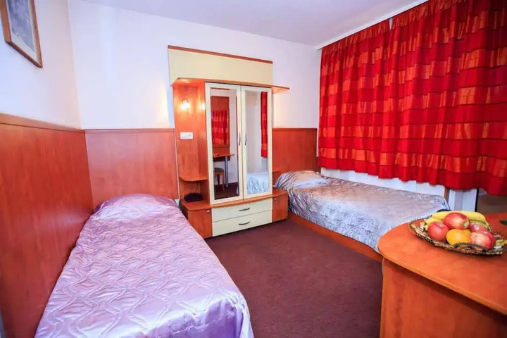 Room 5 of 19