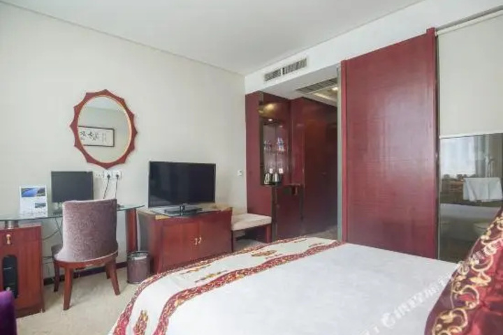 Room 2 of 9
