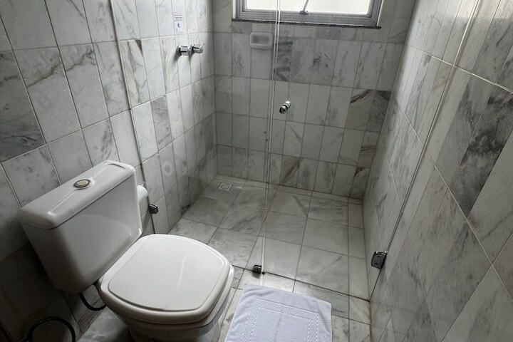 Room 6 of 42
