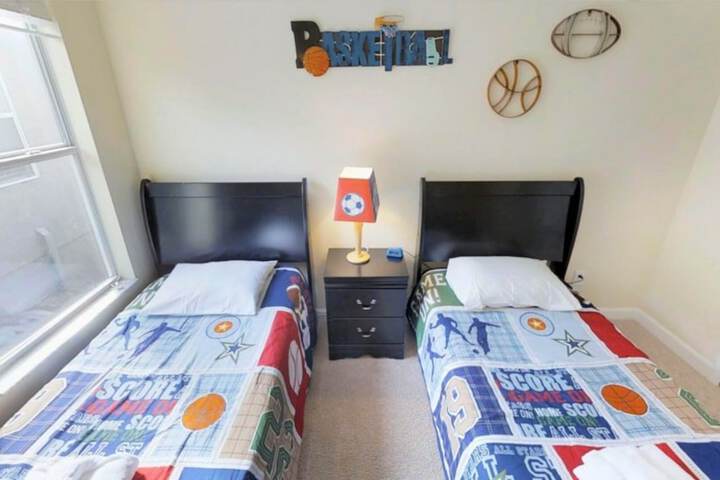 Room 18 of 53