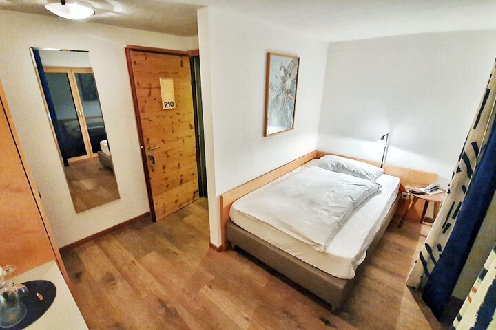Room 5 of 39