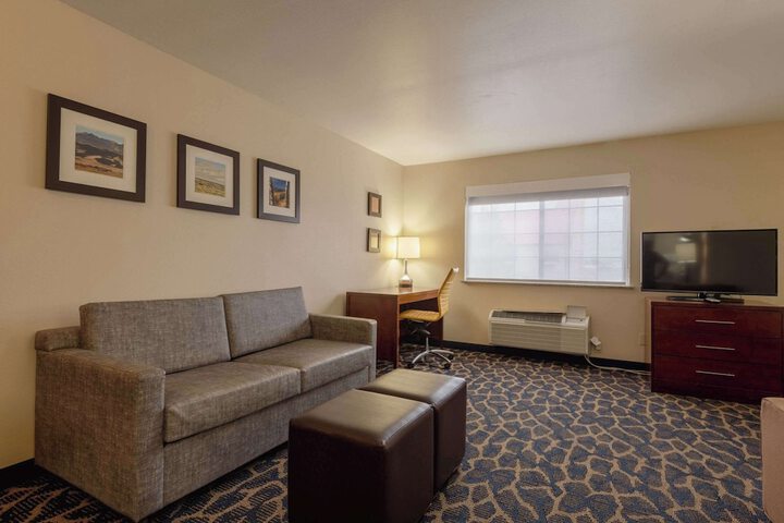 Room 34 of 132