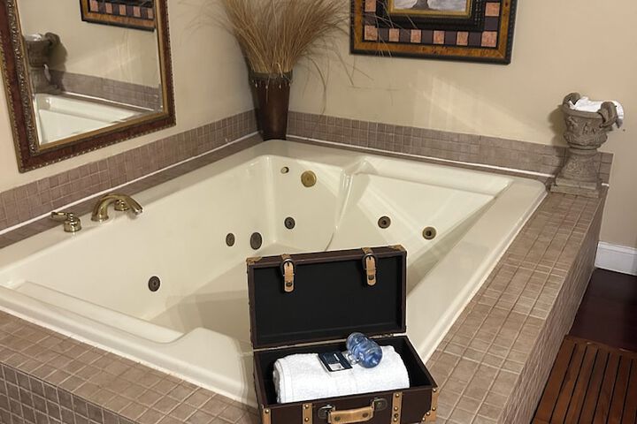 Classic King Bed (5 of 11)
