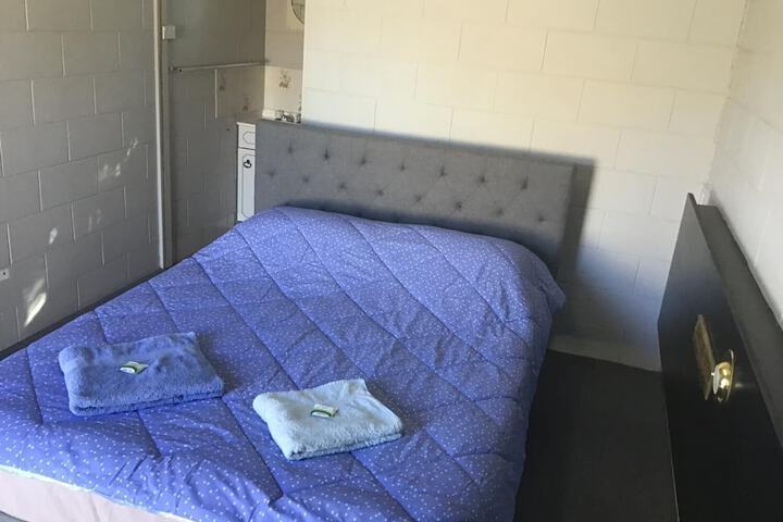 Room 5 of 18