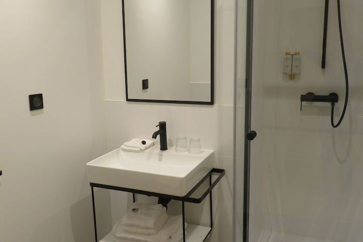 Room 15 of 19
