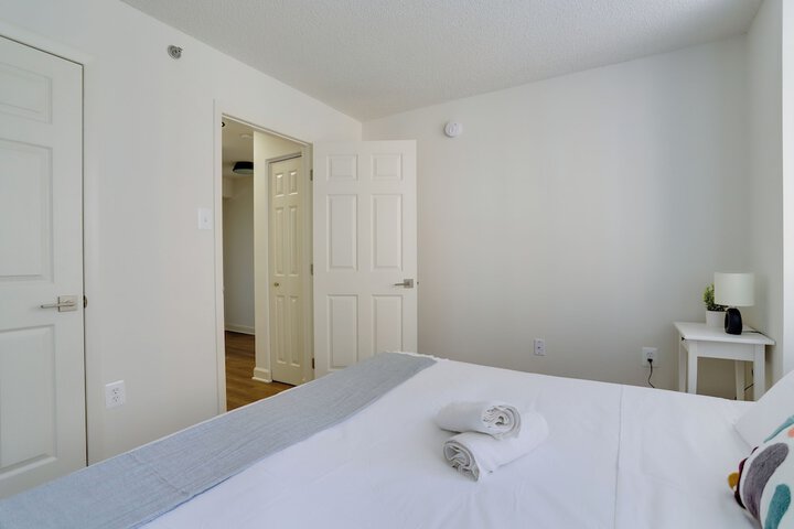 Room 20 of 198