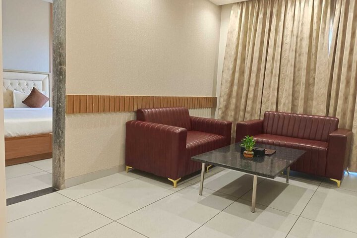 Room 16 of 35
