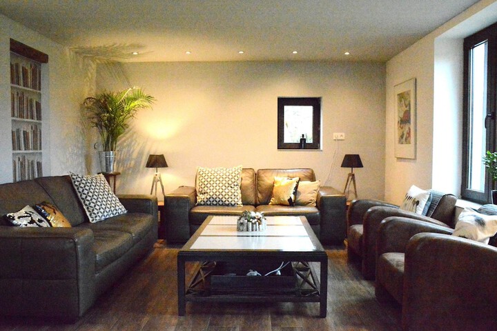 Room 16 of 38