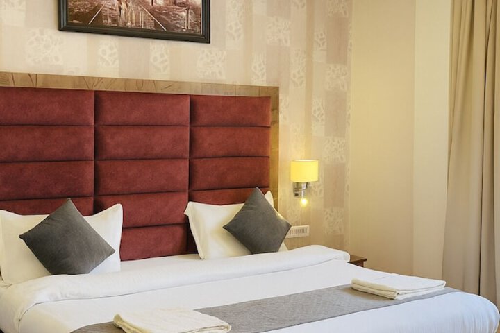 Room 33 of 80