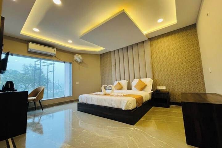 Room 9 of 13