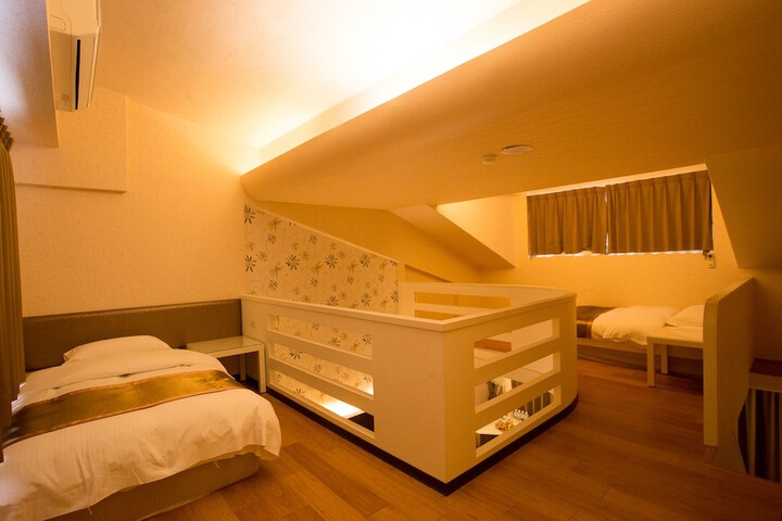 Room 30 of 185