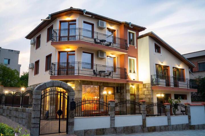 Exterior of Family Hotel Preslav