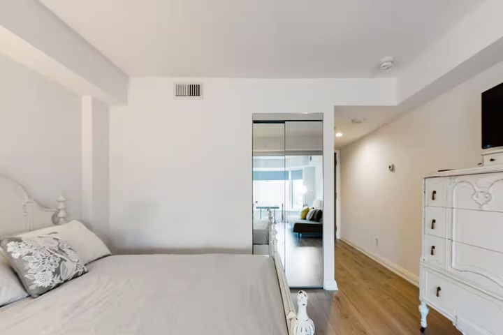 Room 2 of 6