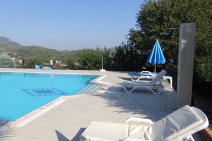 Pool 40 of 66